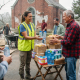 Voluntaria entrega agua a vecino ante una iglesia — Pensacola Hurricane Isaias relief